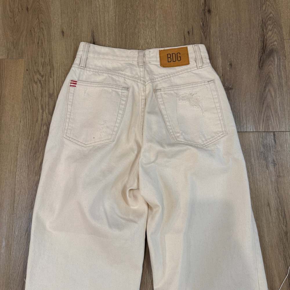 BDG Urban Outfitters High-Rise Baggy Distressed Jeans Cream Off-White Size 27 - Picture 9 of 9